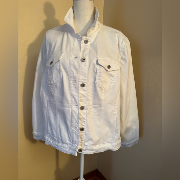 Chico’s White Denim Jacket
Size 3 - Picture 2 of 9